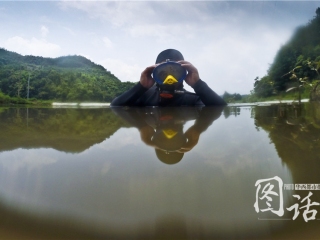 儿子眼前溺亡无法救 旱鸭子协警誓当乡村蛙人