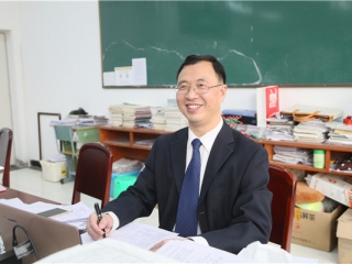 卓越广中 精彩故事 | 李松柏:他是学生的“李爸爸”