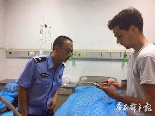 法国兄弟俩九寨沟遇地震 民警成为他们“最好的朋友”