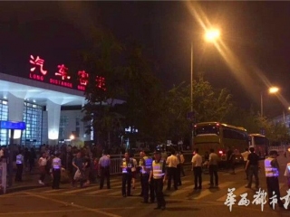 最后一批疏散游客平安抵达成都东站汽车客运站