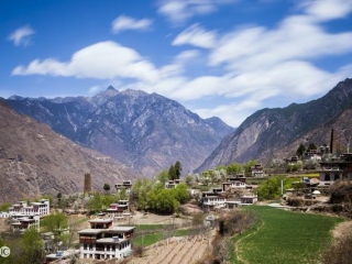 黄金周第三天 稻城亚丁景区突破游客最大承载量