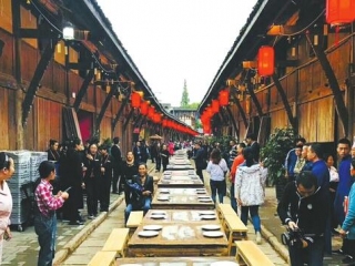 外地游客游四川 小冰为你解乡愁