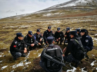 川藏线上的守卫者:缺氧不缺精神 守护高原平安