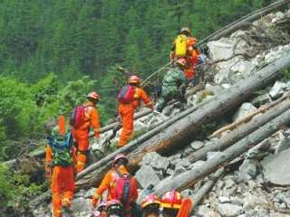 领命救援 他们徒步原始森林近10小时