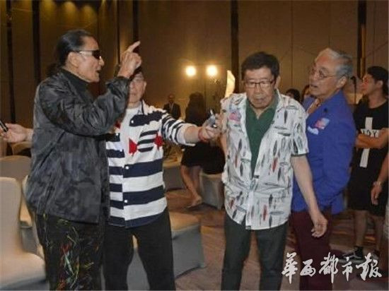 谢霆锋王菲避谈谢贤打人 过气曾江被一耳光打