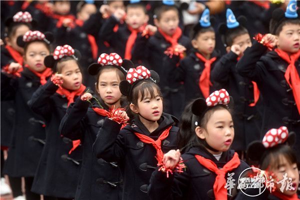 红领巾是什么?小学新生奇思妙解逗乐家长