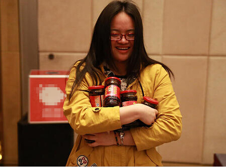 奖发充气娃娃 看看那些发馒头、卷纸、彩票的