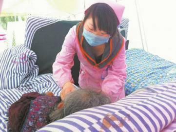 告别震后悲伤 “最美护士”和父亲一起亲手修起新楼房