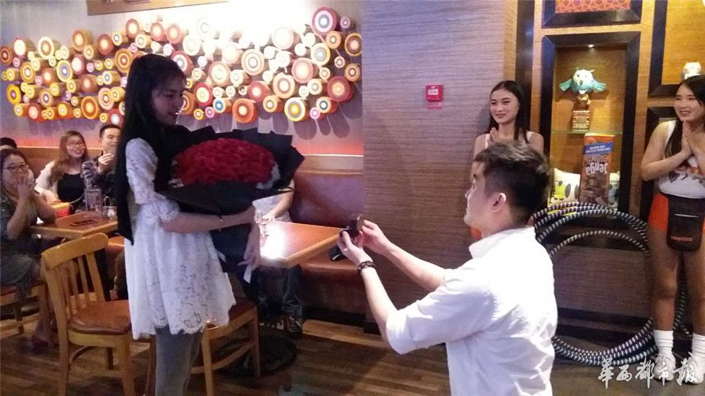 飞行员求婚空姐 真假求婚赢得美人归