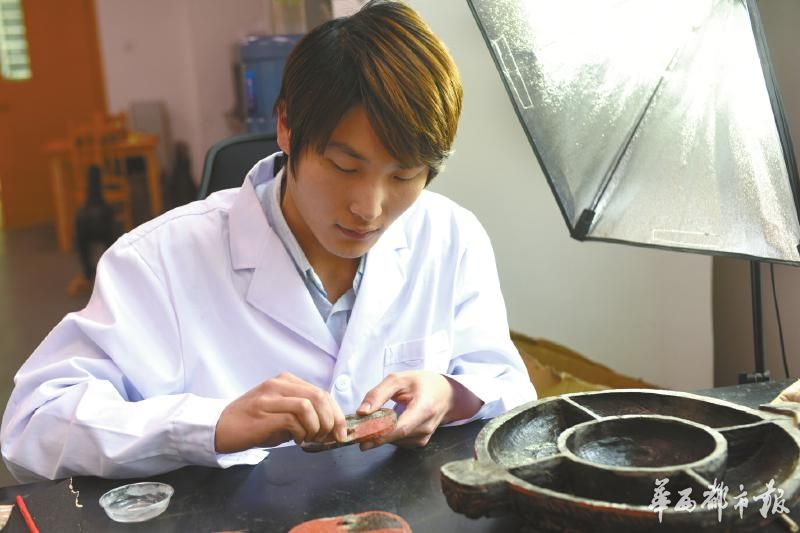 走近成都文物修复师：做这行会上瘾 已把修复当成修行
