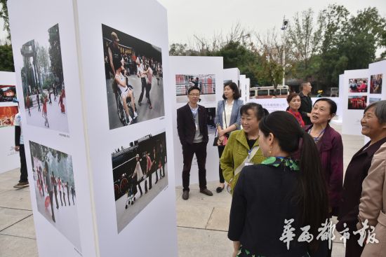 广场舞摄影展举行 200多幅作品展现群众文艺生活