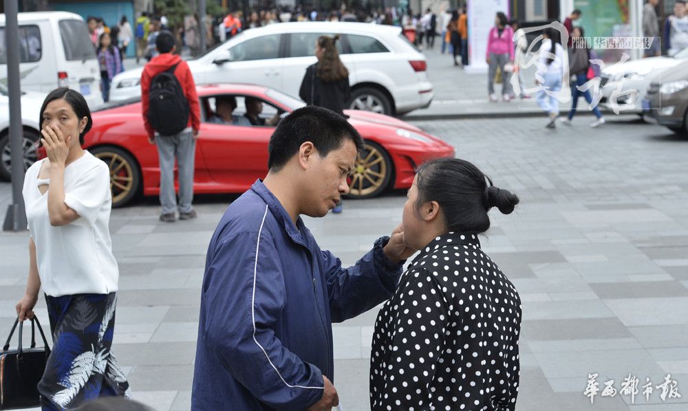“新好男人”闪现成都街头
