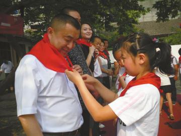 遂宁“文凭哥”当导师：只为让更多创业者少走弯路