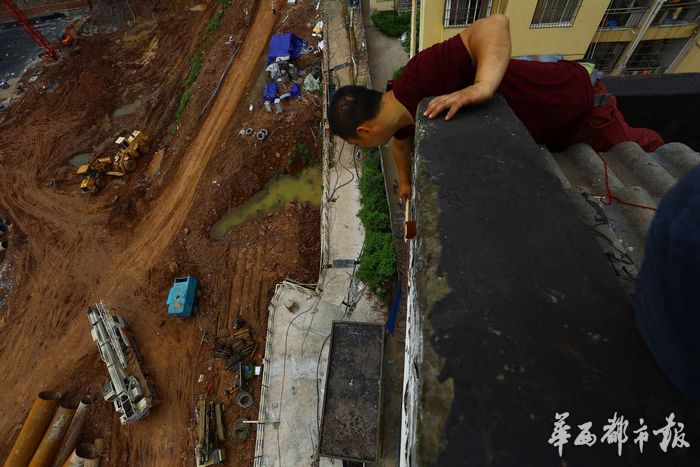 遂宁一小区沉降 12户业主疏散安置 或因隔壁楼