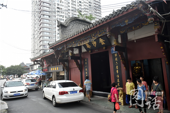 藏身闹市的百年古庙