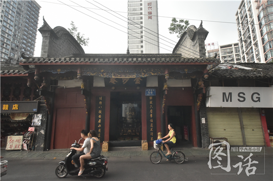藏身闹市的百年古庙