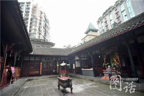 藏身闹市的百年古庙