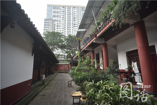 藏身闹市的百年古庙