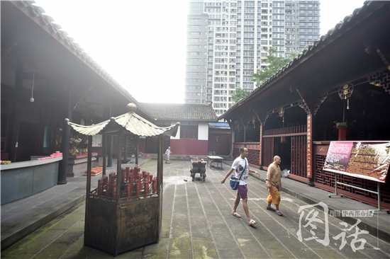 藏身闹市的百年古庙