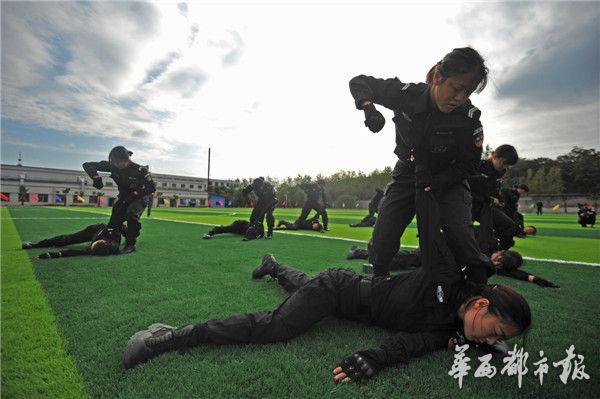 现场射击、擒拿歹徒……四川戒毒系统大比武