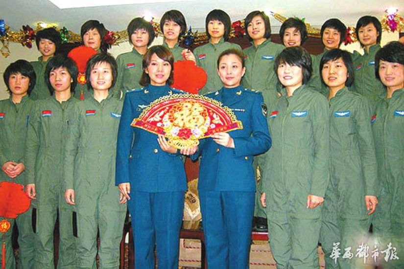 中国首位歼-10女飞行员训练中发生事故 川妹子余旭不幸牺牲