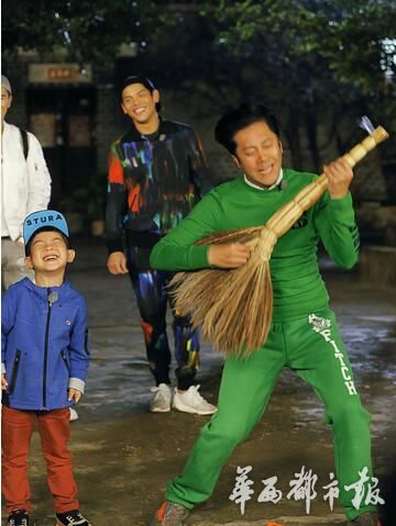 《爸爸去哪儿4》剧透!安吉拜师蔡国庆 成全能