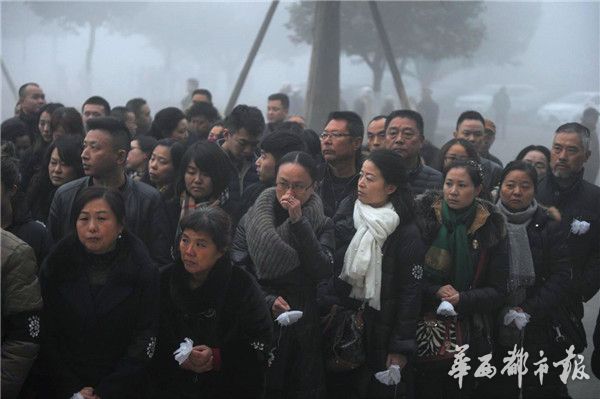 列队!送别唐警官 “一路走好,你的重担我们继续扛”