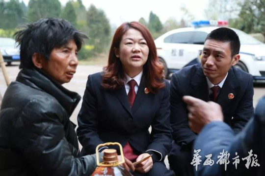 为留守姐妹撑腰 全省各级检察机关开展检察开放日活动