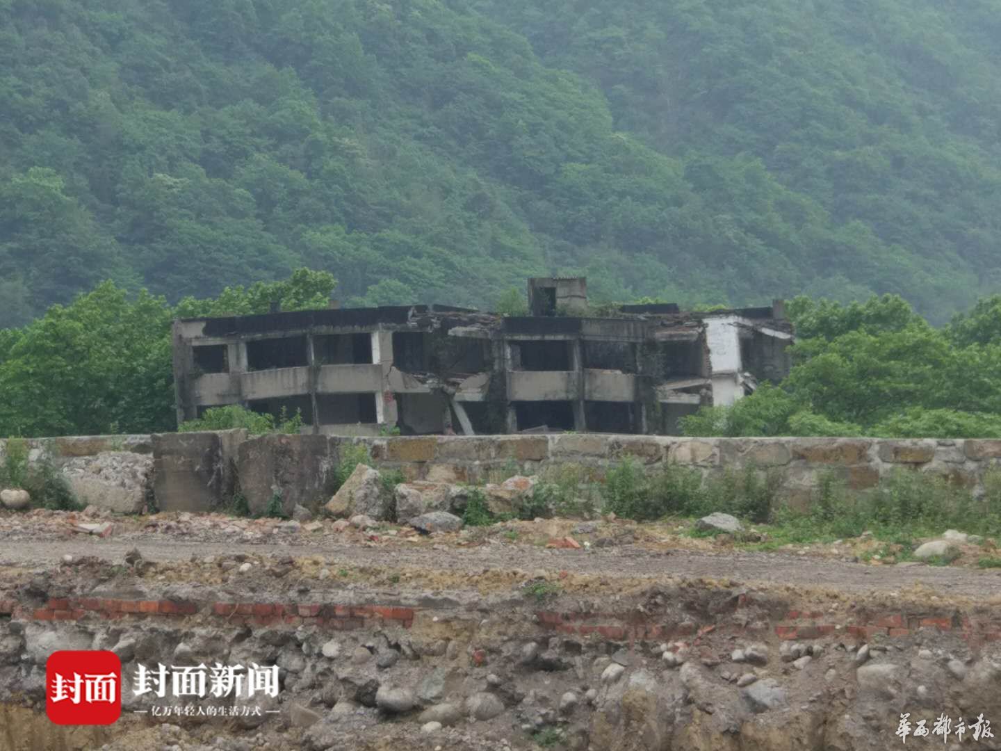往昔钟楼依"旧"立 而今汉旺变"新"镇