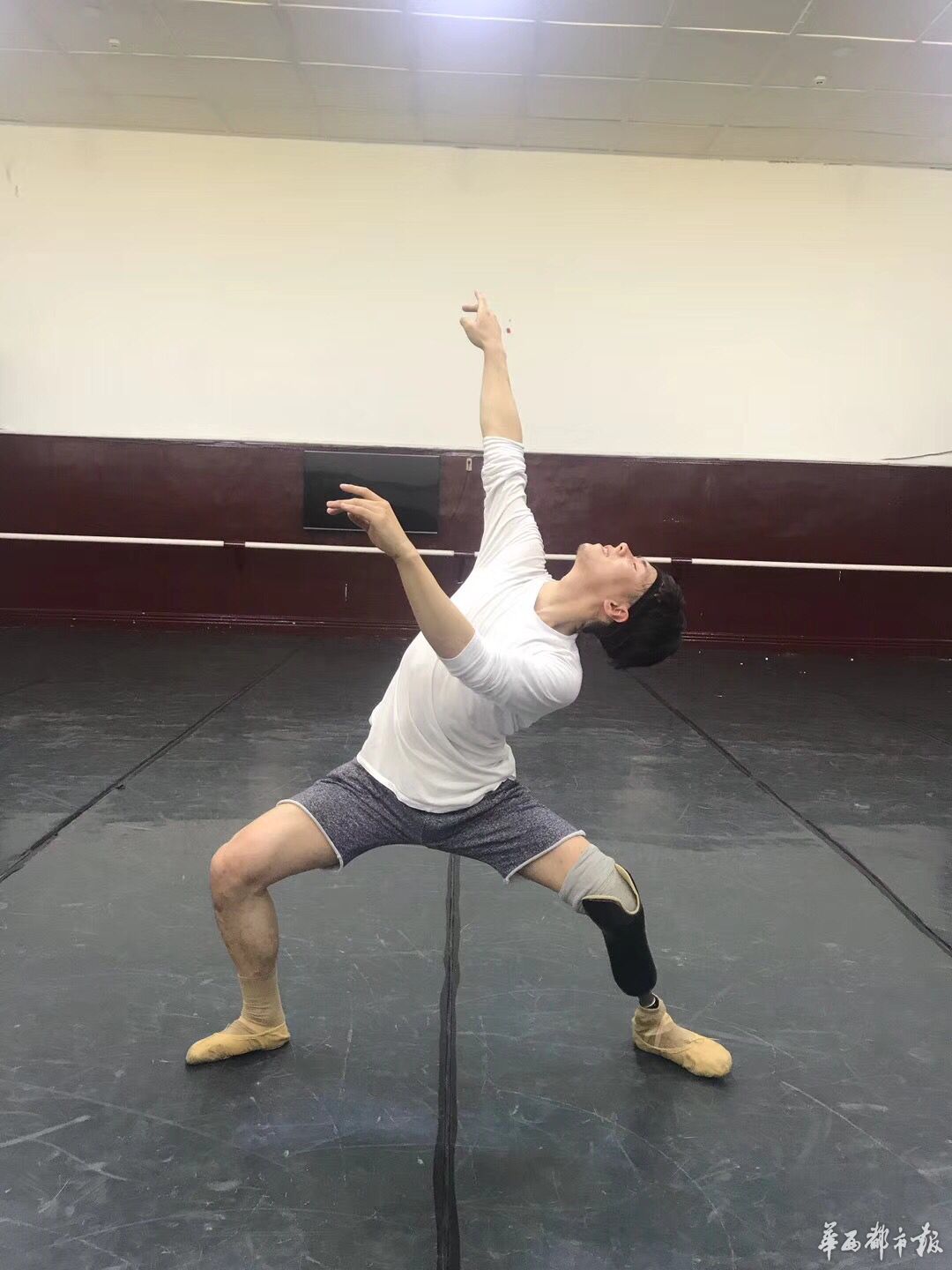 震后十年 青川男孩谢海峰 耀眼的独腿舞者