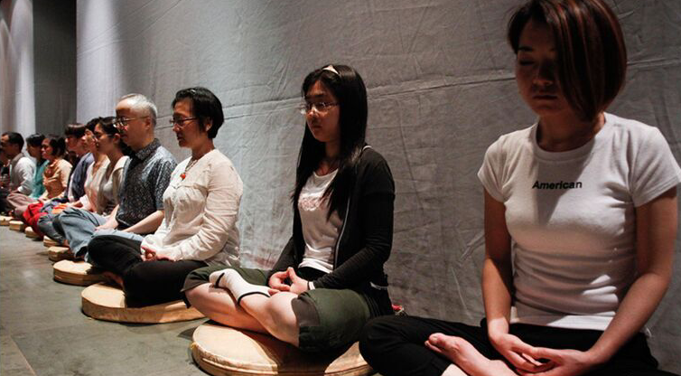 大盘震荡这么强,还不来寺院打坐修禅调整心态?