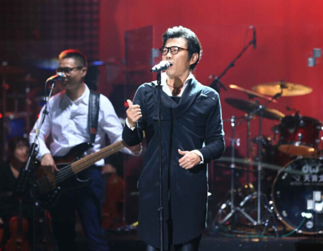 子曰乐队竟是神曲鼻祖 秋野:我想揍"过年不收礼"