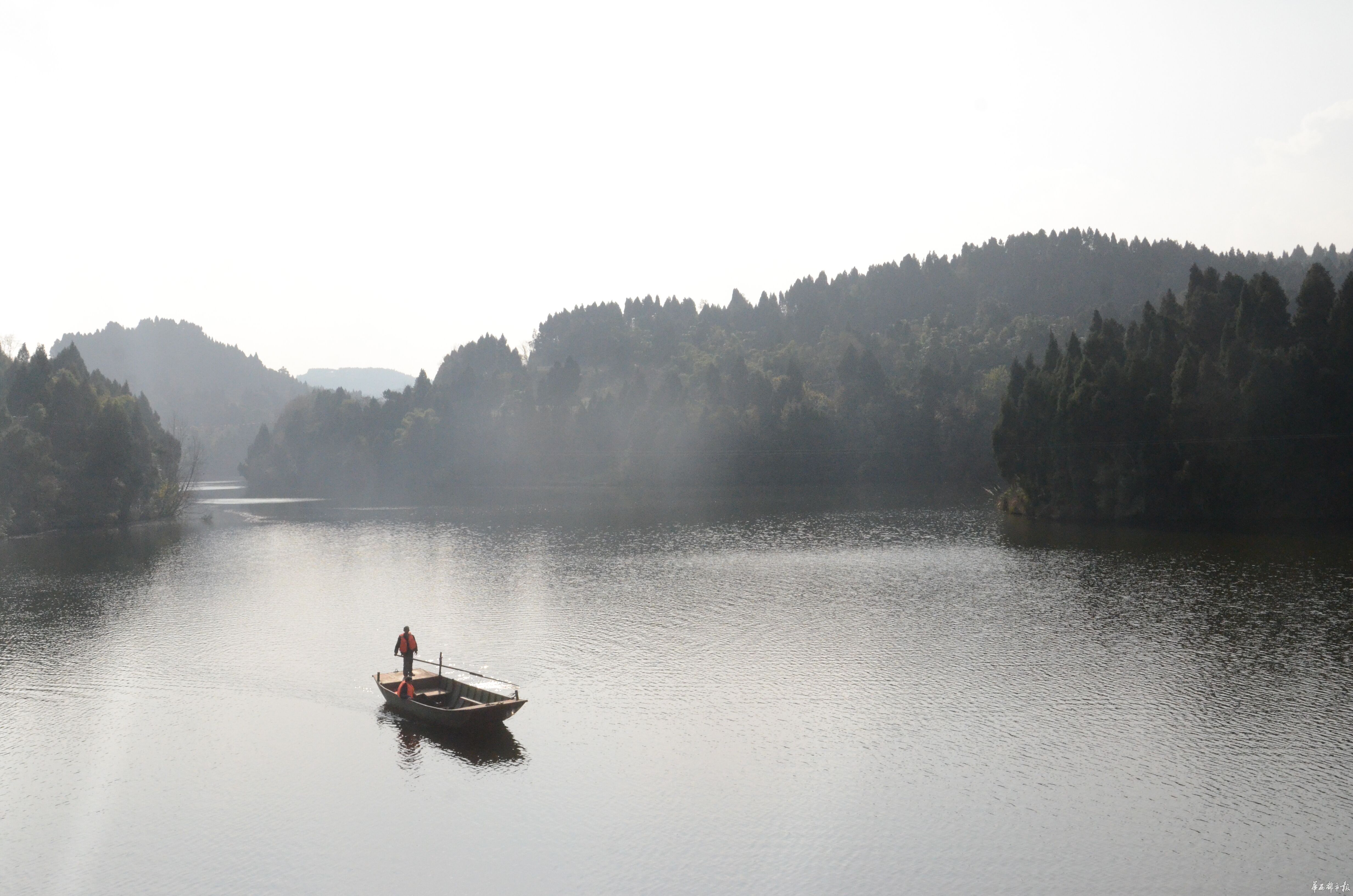 资阳老人义务摆渡20年 :一直要到自己干不动