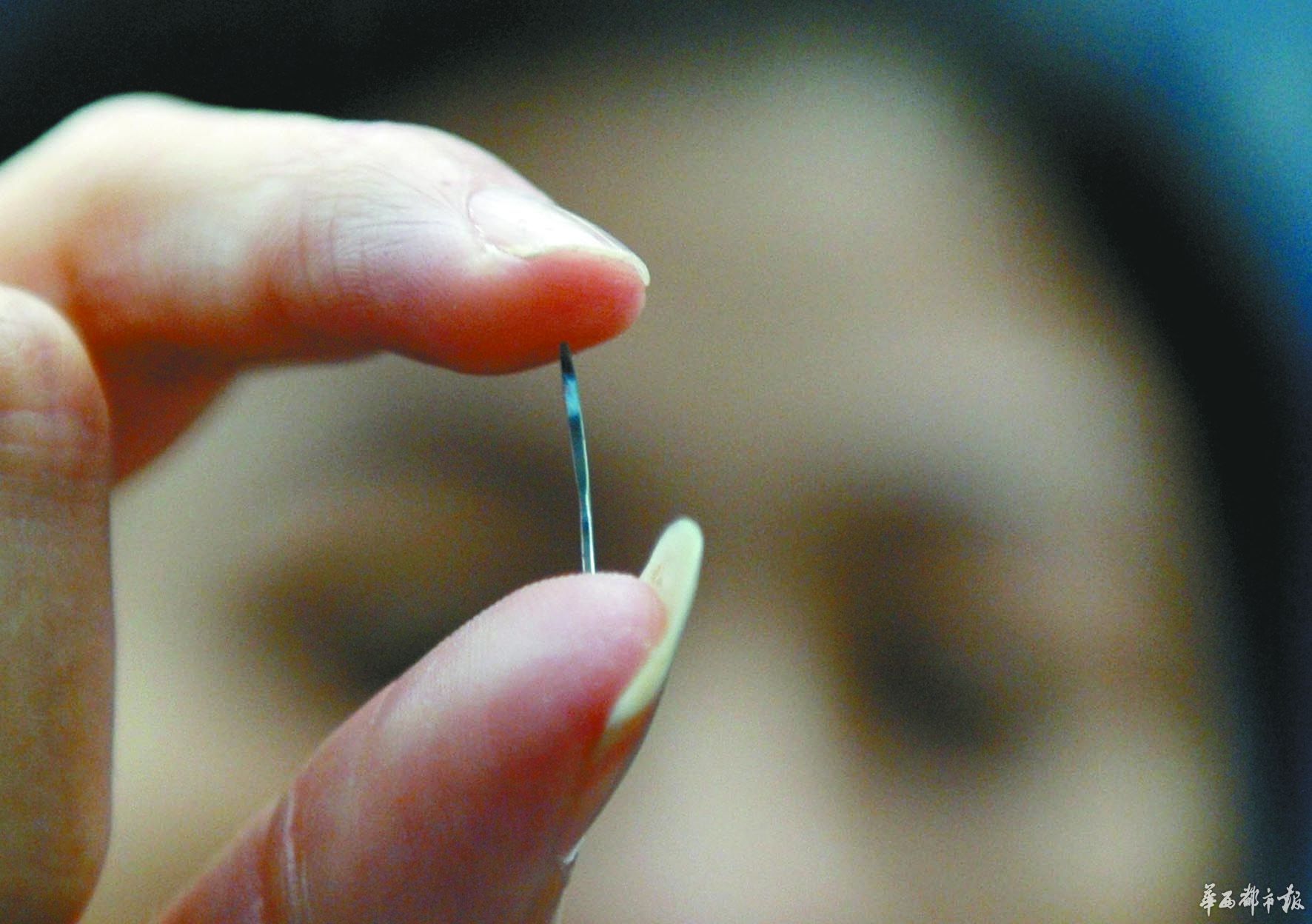 微创手术针断体内 医院2次手术寻针 患者腹部3个小孔变6个洞