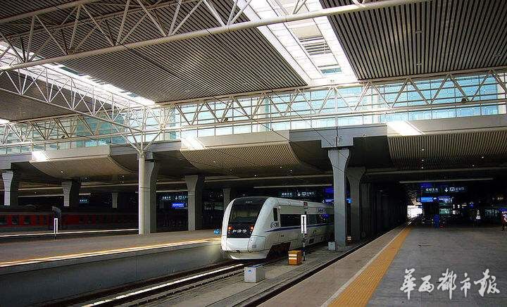 十一长假 成都车站增开9趟列车